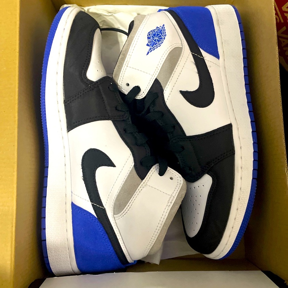 Air Jordan Mid SE 8.5-9 Women/7Y GS

White/Hyper Royal-Black